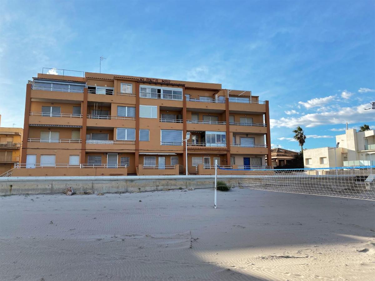 Beachfront Apartment With A Terrace Mareny Barraquetas エクステリア 写真