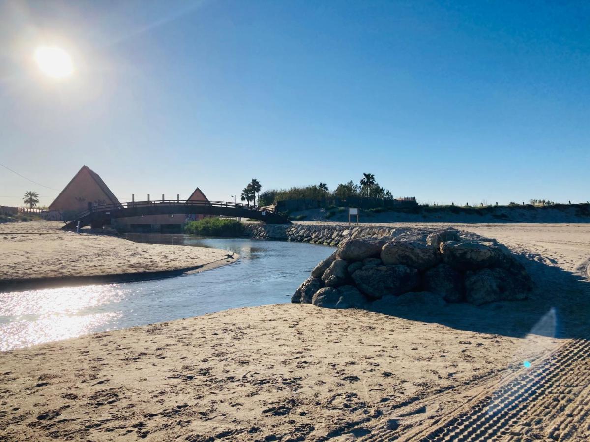 Beachfront Apartment With A Terrace Mareny Barraquetas エクステリア 写真
