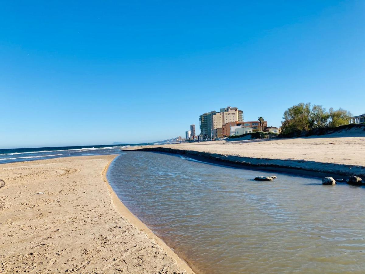Beachfront Apartment With A Terrace Mareny Barraquetas エクステリア 写真